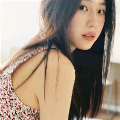 铿锵玫瑰海报
